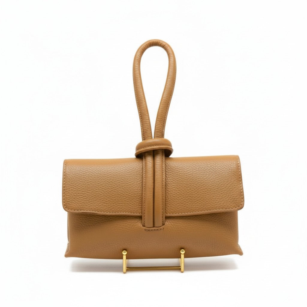 Clutch de Piel con Asa de Nudo