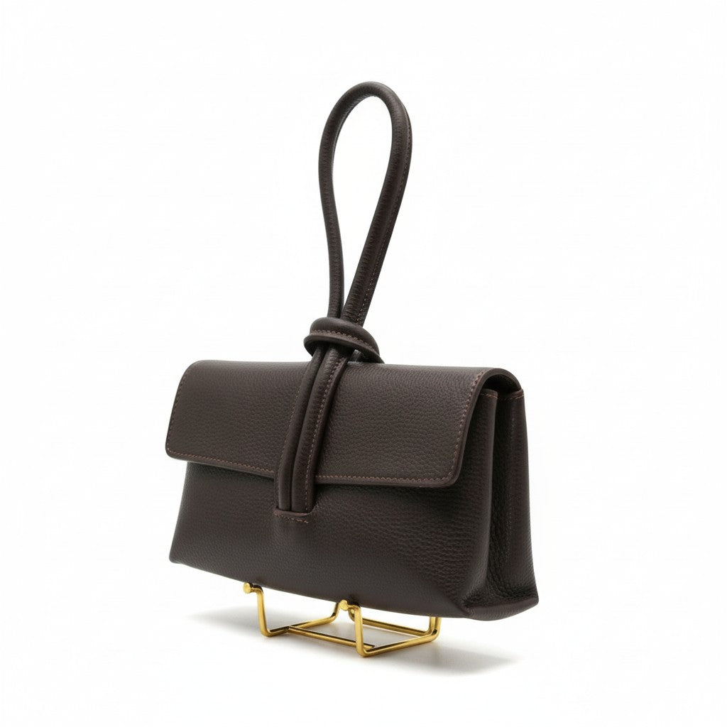 Clutch de Piel con Asa de Nudo